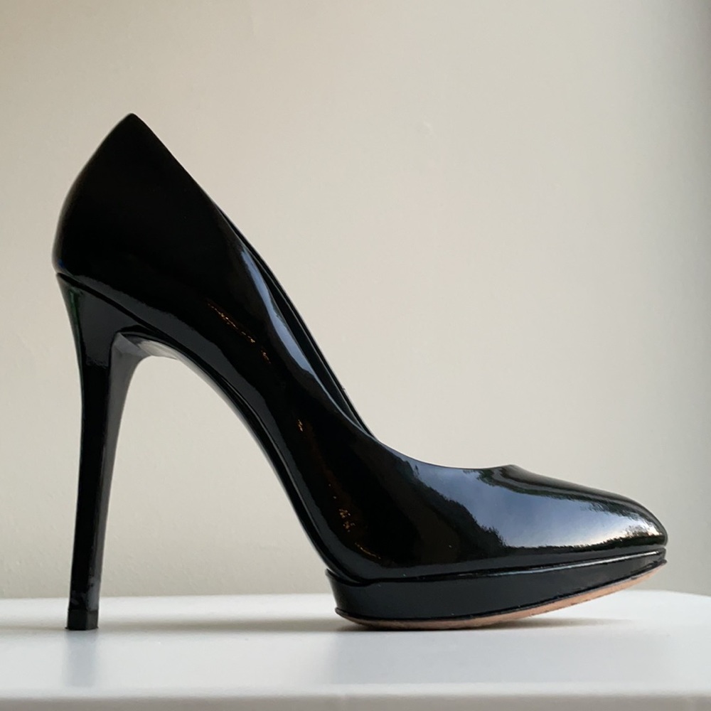 B Brian Atwood Women’s 8.5 black patent heels